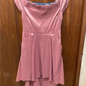 Elegant and classic dress. Only use once.